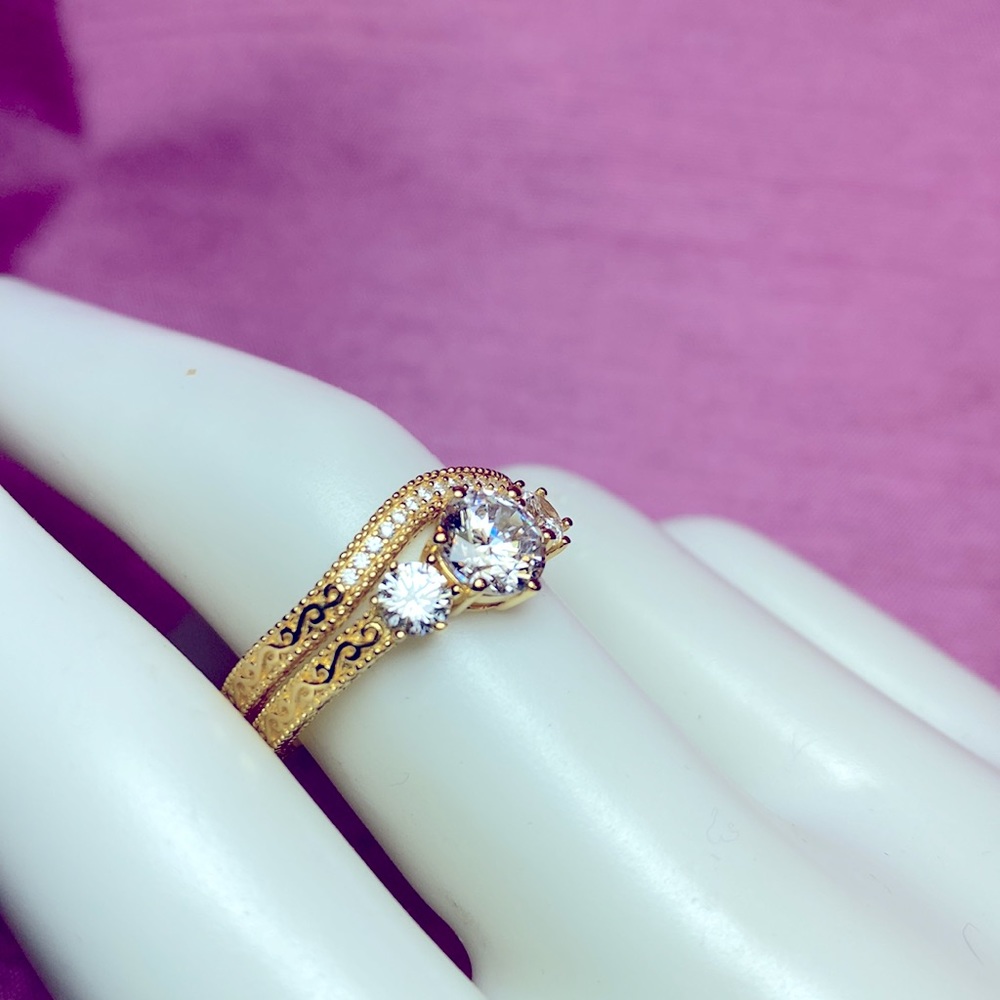 Bella Luce White Diamond Simulant Ring - Picture 4 of 12